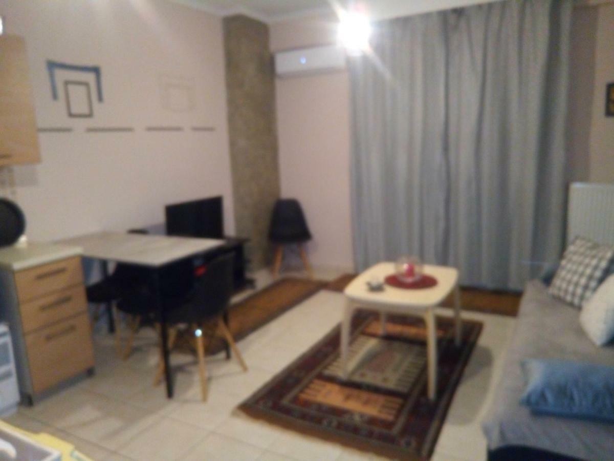 Small House In North Euosmos Apartment