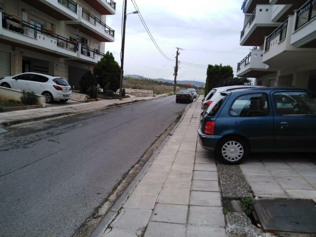 Apartment Small House In North Euosmos *