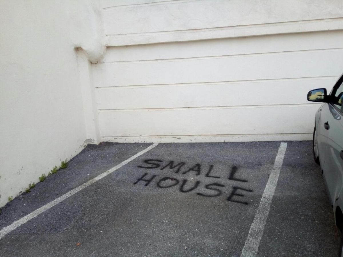 Small House In North Euosmos *