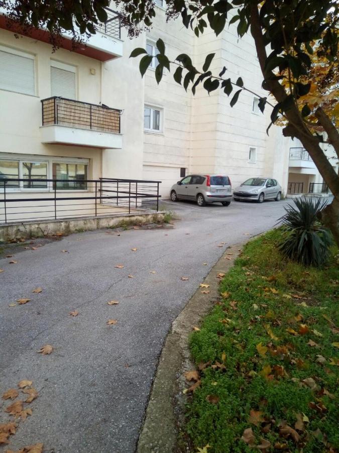 Apartment Small House In North Euosmos